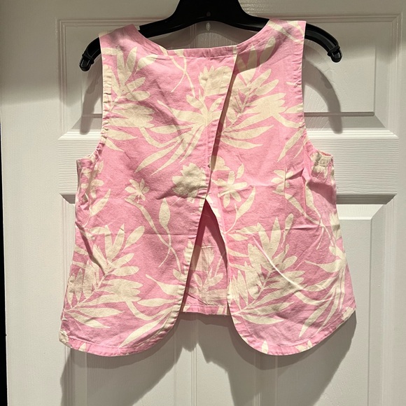 Pact Pink Shirt with open back, size medium, new with tags - Picture 3 of 4